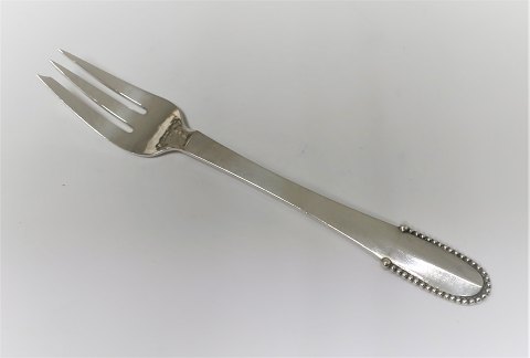 Georg Jensen. Sølvbestik. Sterling (925). Kugle. Kagegaffel. Længde 14,3 cm.