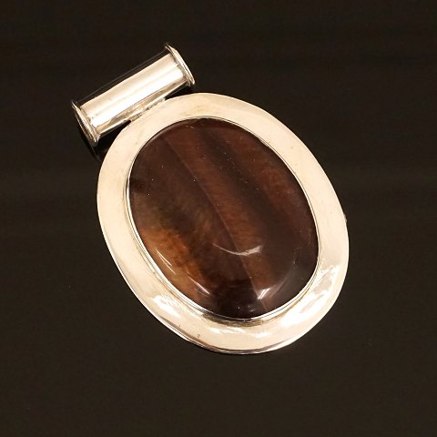 A large sterlingsilver pendant. Size: 7,6x5,1cm