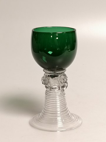 Römerglas with green basin