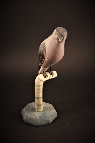 Decorative, old Swedish bird in carved wood with paint. 
Height: 21cm.
