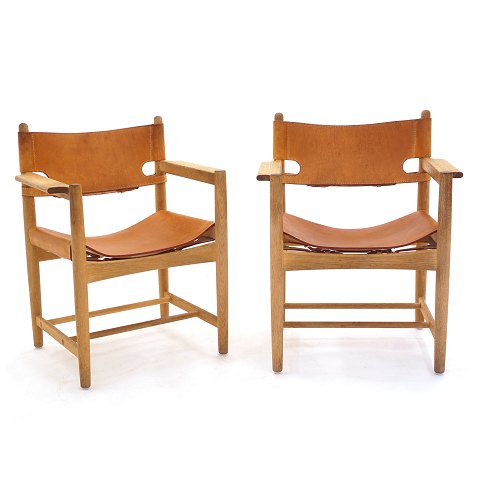 A pair of "The Spanish Dining Chair" by Børge 
Mogensen, Denmark. Oak and leather. BM 3237