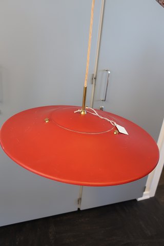 Retro Loftspendel/ - lampe med hejs
Stor loftslampe, malet metal med messing, flot rød
Stand i forhold til alder, Fungerer