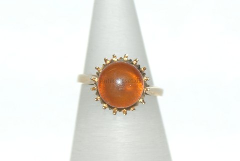 Gold ring with amber 14 Karat
Size: 52