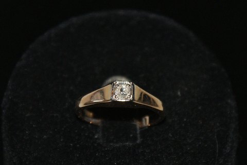14 karat Guldring med Brillant 
Ring størrelse 52