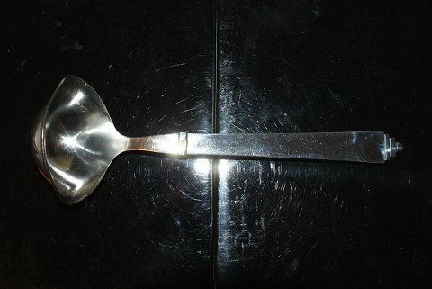 Pyramide Sauce Ladle w / Stainless Steel
Produced by Georg Jensen. # 153