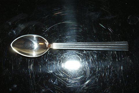 Bernadotte Coffee Spoon / Teaspoon # 34 Silver
Produced by Georg Jensen.
Length 10.8 cm.