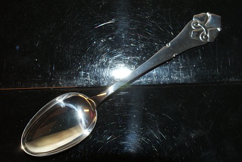 Dessert spoon / Lunch spoon French Lily Silver
Length 18.5 cm.