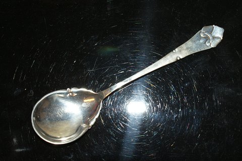 Marmeladeske Fransk Lilje sølv
Længde 15 cm.