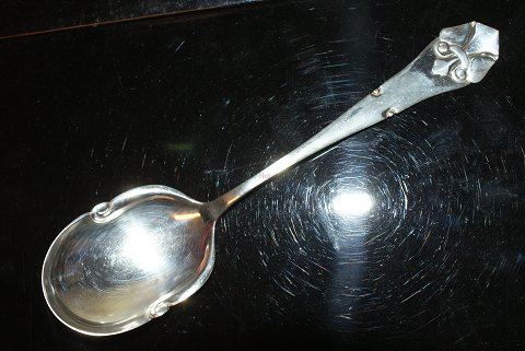 Kompotske Fransk Lilje sølv
Længde 18 cm.