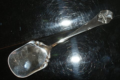 Serving spade French lily silver
Length 18 cm.