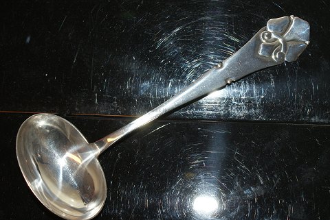 Sauceske Fransk Lilje sølv
Længde 18 cm.