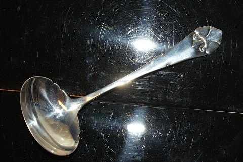 Sauceske Fransk Lilje sølv
Længde 16 cm.