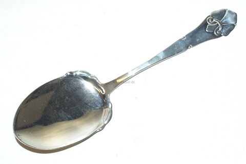 Serving spade French lily silver
Length 24 cm.
