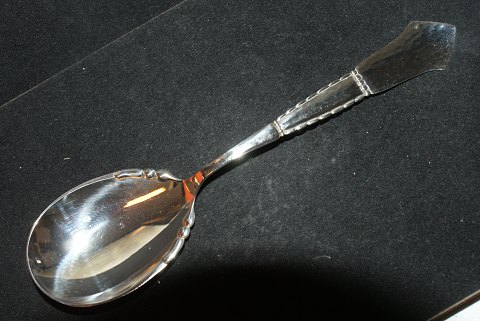 Compote spoon / Serving Louise Silver
Cohr Fredericia silver
Length 17.5 cm.
