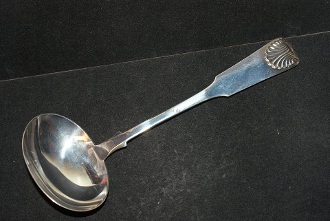 Sauceske (karotenske) Musling Sølv
Fredericia Sølv,  W & S.Sørensen. med flere
Længde 16,5 cm.