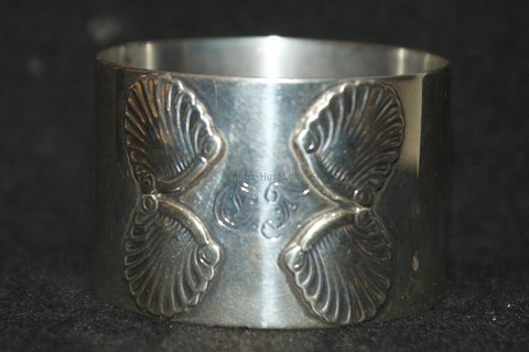 Napkin ring Mussel Silver
Fredericia Silver, W & S.Sørensen. with more
Width 2.5 cm.