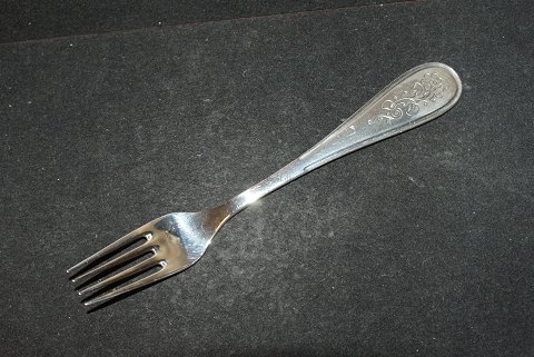 Barnegaffel Randbøl Sølvbestik
Cohr sølv
Længde 15,5 cm.