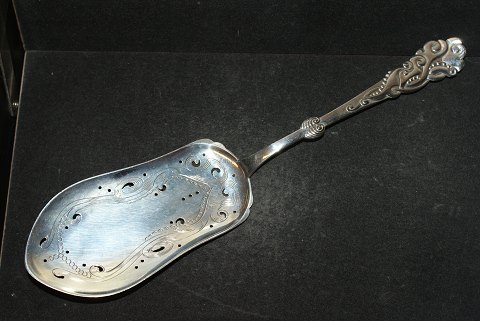 Fish spade Tang Silver cutlery
Cohr Silver
Length 24.5 cm.