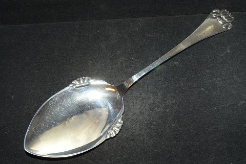 Cake / Serving Spade Waterlily Danish silver cutlery
Hans Hansen Silver
Length 21 cm.