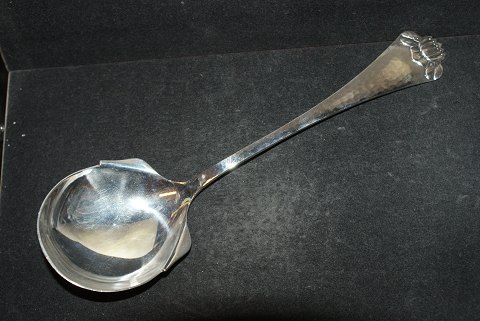 Serving spoon Waterlily Danish silver cutlery
Hans Hansen Silver
Length 21 cm.