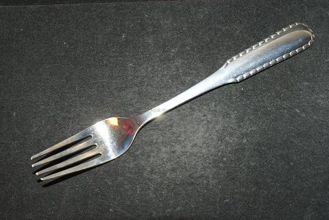 Lunch Fork Pearl # 22 / # 34 Rope
Georg Jensen with engraving
Length 17.5 cm.
SOLD