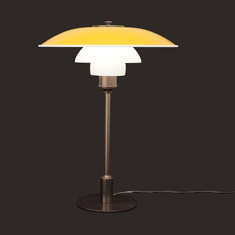 Poul Henningsen, Denmark: A PH 3½/2½ lamp. 
Produced by Louis Poulsen. H: 45cm