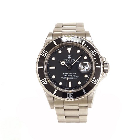 A Rolex Submariner ref. 168000. Year 1988. D: 
40mm. With box and papers