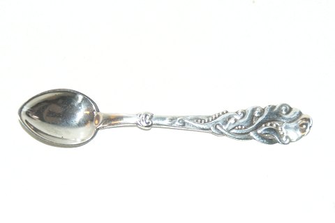 Seaweed, Salt spoon with engraved initials
Silver
Length 7.5 cm.