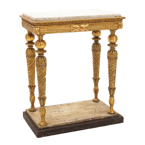 A late 18th century Gustavian gilt console table 
with marble top. Sweden circa 1780-1800. H: 82cm. 
Top: 38x66cm