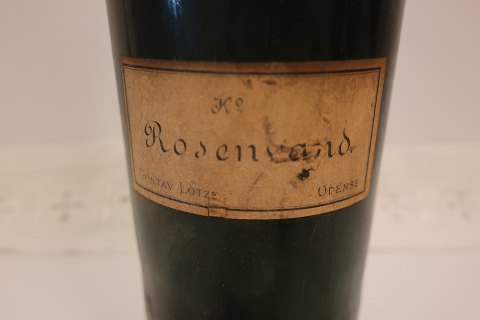 Gammel original flaske med etiketten "Rosenvand"
Fra "Gustav Lotze - Odense"
Rosenvand var tidligere en betegnelse for et biprodukt. I dag er det et reelt 
produkt.
Vi har et stort udvalg af gamle købmandsvarer