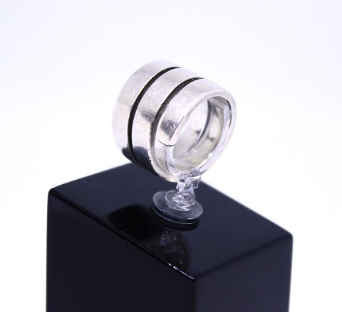 Spiral ring af 925 sterling sølv.
5000m2 udstilling.