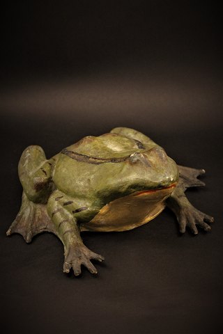 Old French painted pap-maché frog from the late 1800s with a fine old patina. 
H:11cm. L:21cm. W:23cm.