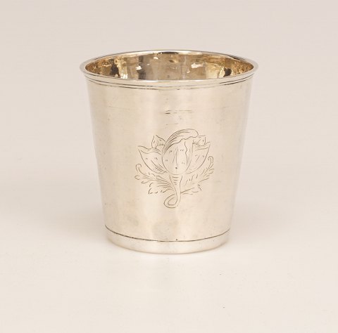 Anders Mogens Løwenhertz, Horsens, Denmark, 
1722-38:  A silver cup dated 1732. H: 8,7cm. W: 
118,6gr
