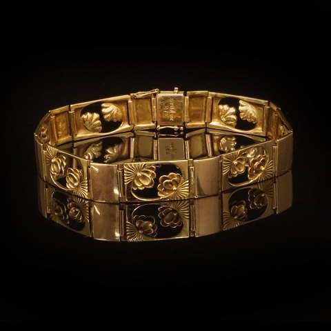 A Georg Jensen 14kt gold bracelet. #275. 1933-44. 
L: 20,5cm. W: 24gr