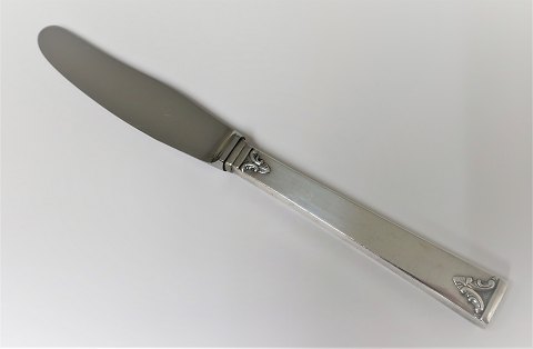 Dan. Horsens sølvvarefabrik. Sølvbestik (830). Middagskniv. Længde 21,5 cm. Der 
er 6 styk på lager. Prisen er per styk.