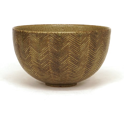 An Axel Salto for Royal Copenhagen Stoneware bowl. 
Signed "SALTO". H: 17cm. D: 24cm