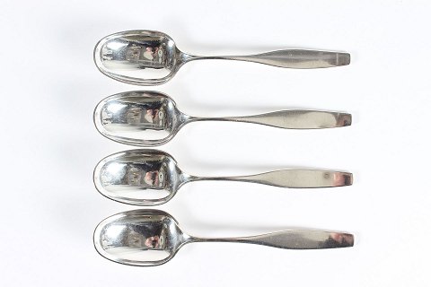Charlotte Sølvbestik
by Hans Hansen
Dinner spoons
L 19,5 cm