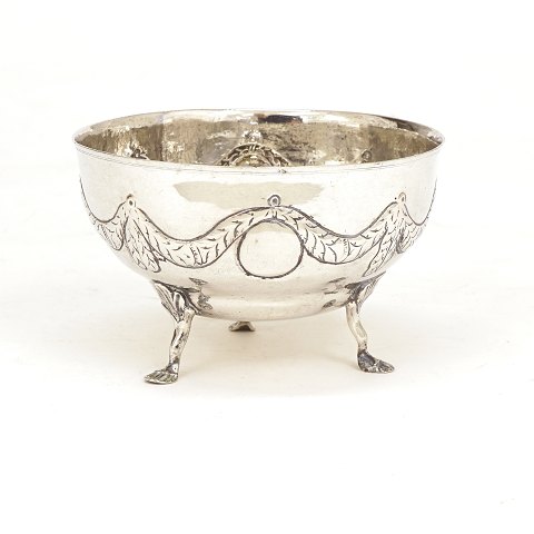 Hans Olsen Lund, Aarhus, Denmark: A silver sugar 
bowl. Made circa 1780. H: 8,5cm. D: 13,5cm. W: 
243gr
