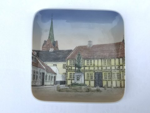 Bing & Grondahl
square dish
# 1567, 5455
*100kr