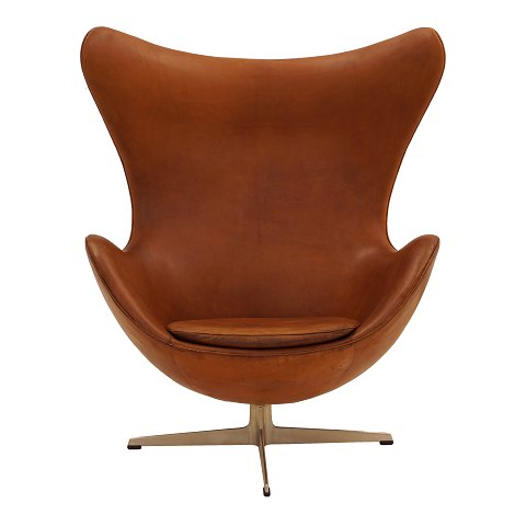 Arne Jacobsen "The Egg" with its original leather 
upholstery. Made in the 1960es