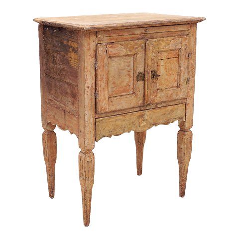 Original decorated Gustavian nightstand from the 
castle Fröllinge, southern Sweden. Circa 1760. H: 
76cm. W: 56cm. D: 37cm