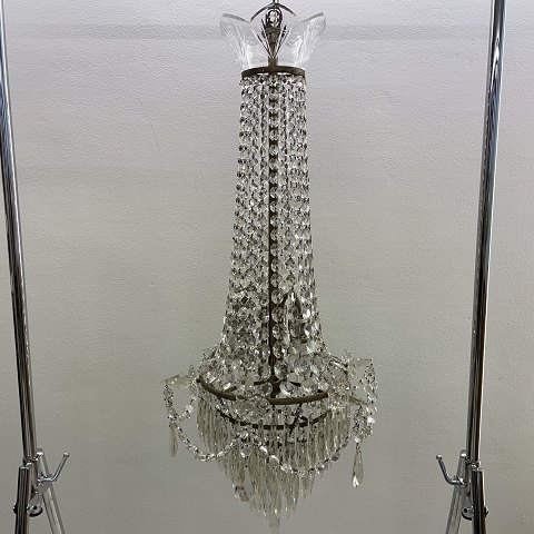 Fine chandelier from the 1920s