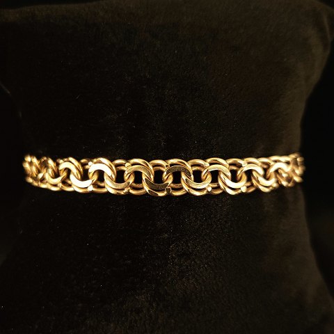 A bracelet of 14k gold, w. 0,8 cm