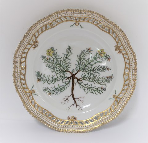 Royal Copenhagen Flora Danica. Mittagessen Platte mit durchbrochener kante. 
Entwurf # 3554. Durchmesser 23 cm. (1 Wahl). Fumana vulgaris Spach