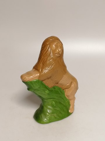Pottery money box in the shape of a lion