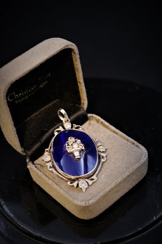 Old pendant in silver (Stamped) and blue glass. 4,5x3cm.