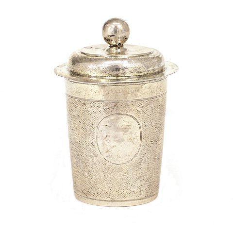 A late 17th century partly gilt lidded silver cup 
by Didrich Schilling, Copenhagen, 1680-95. Dated 
1693. H: 10cm. W: 108gr