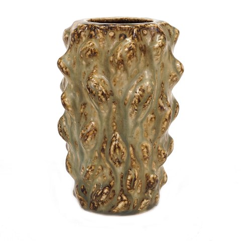 Axel Salto sungglazed stoneware vase. Royal 
Copenhagen #20701. H: 20cm
