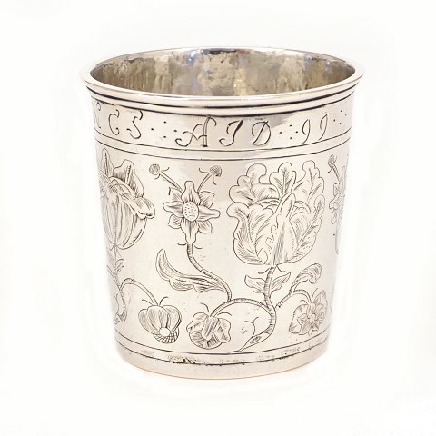 Small late 17th century silver cup dated 1699. 
Denmark. H: 7,1cm. W: 103gr