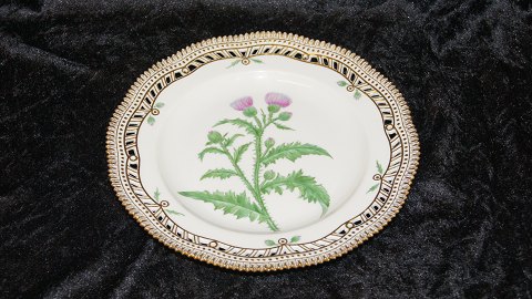 Breakfast plate Breakthrough with edge #Flora danica
Royal Copenhagen
Motif: Carduus Crispus L
Deck No. 20/3554